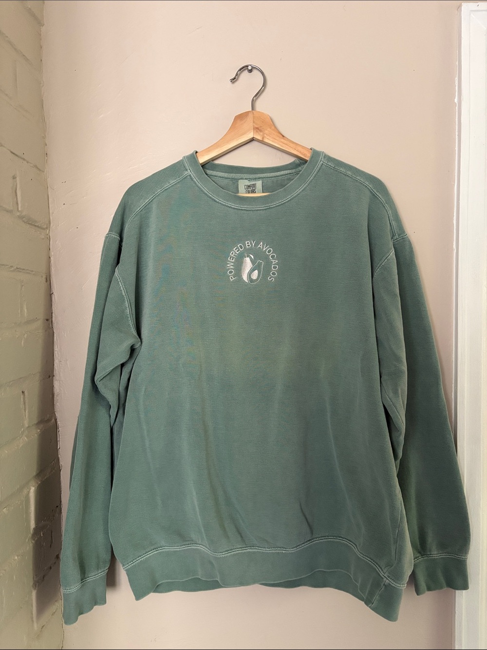 Comfort Colors / Primal Kitchen oversized Sweatshirt - "Powered by Avocados”